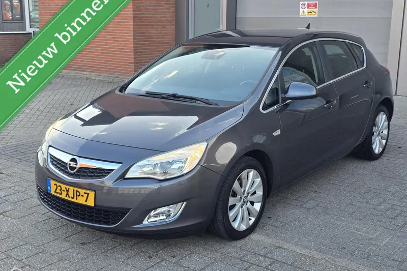 Opel Astra (2012)