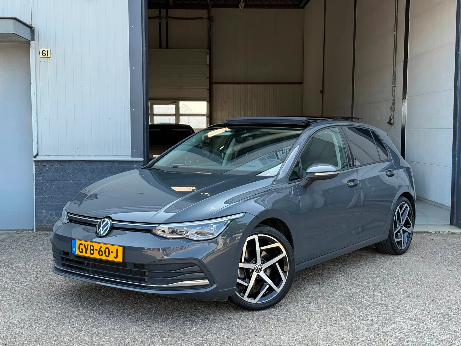 Volkswagen Golf (2023) — foto 1