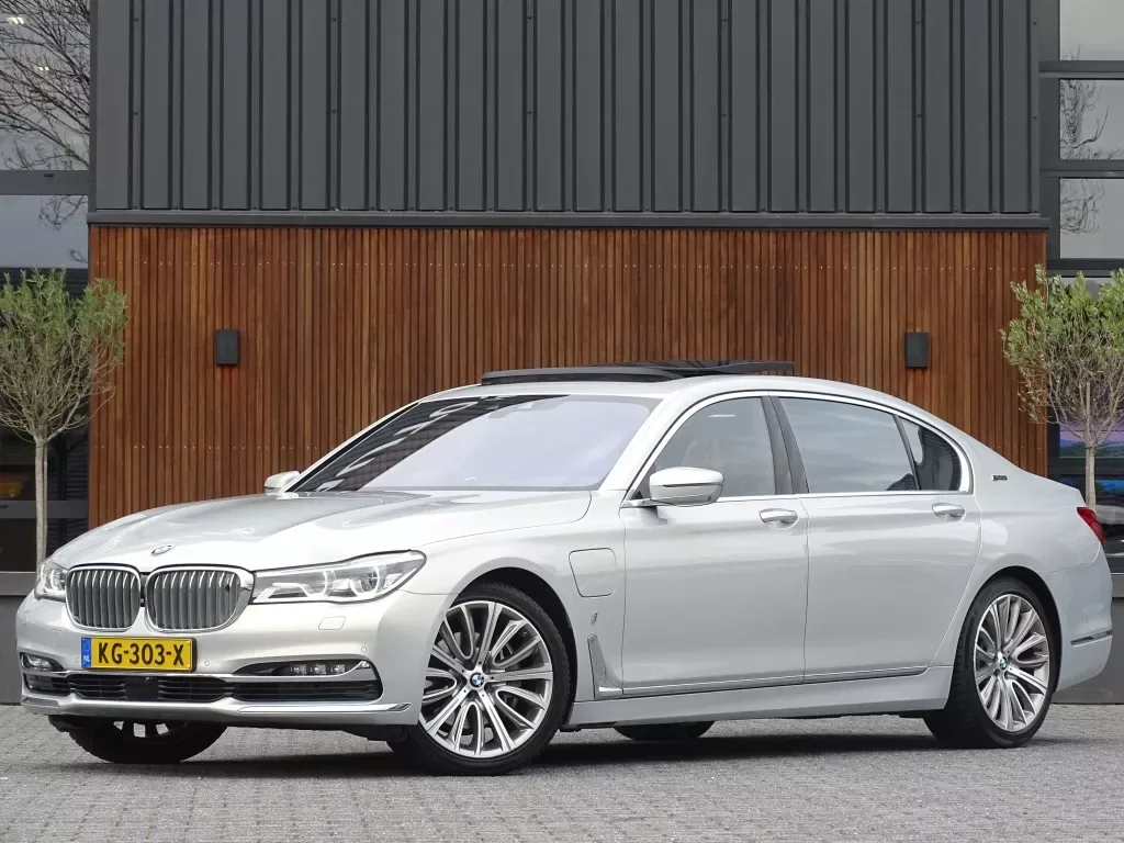 BMW 7-Serie (2016) — foto 1