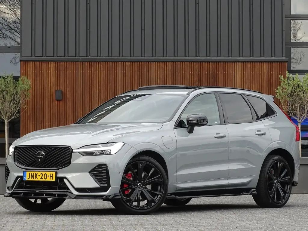 Volvo XC60 (2025) — foto 1