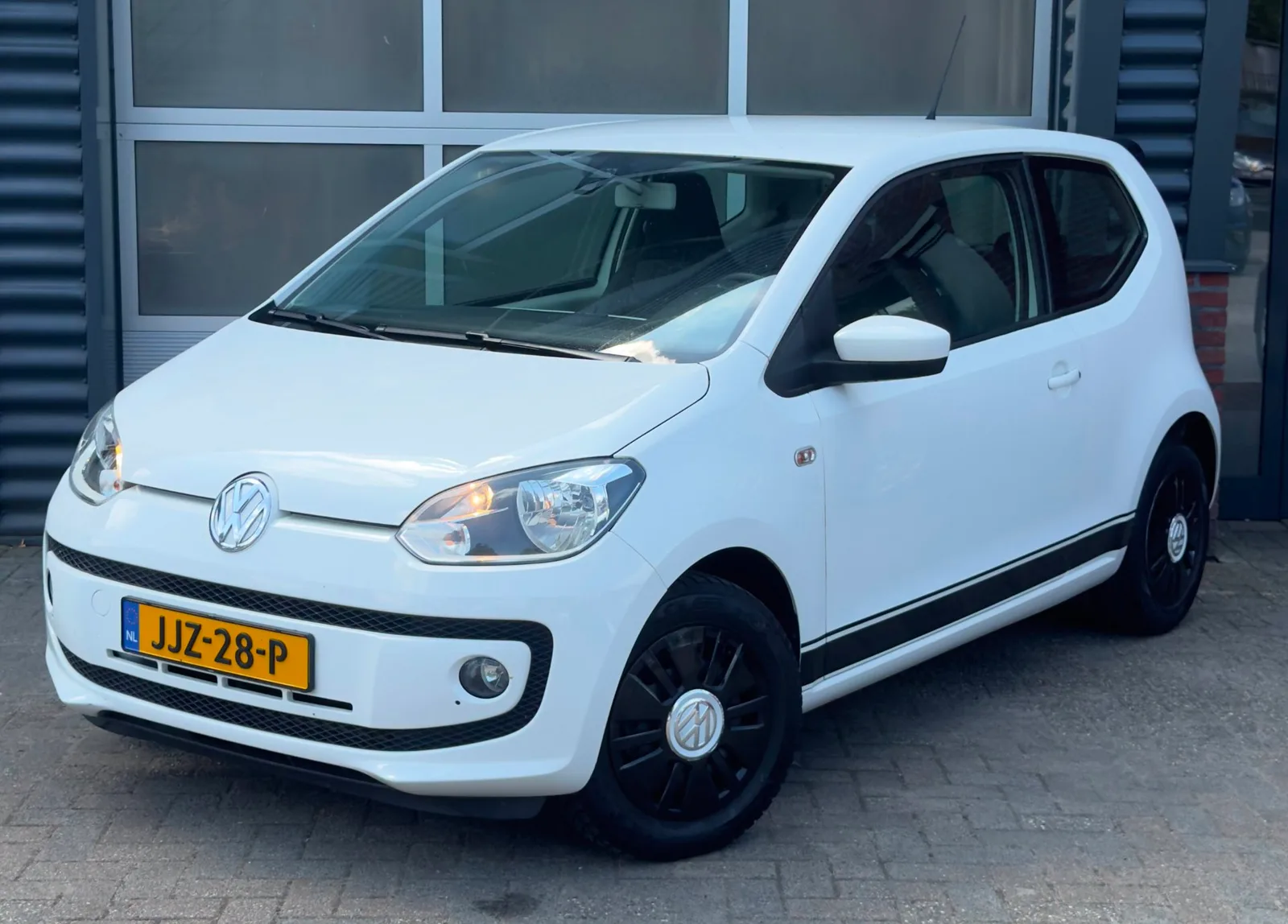 Volkswagen Up! (2016) — foto 1