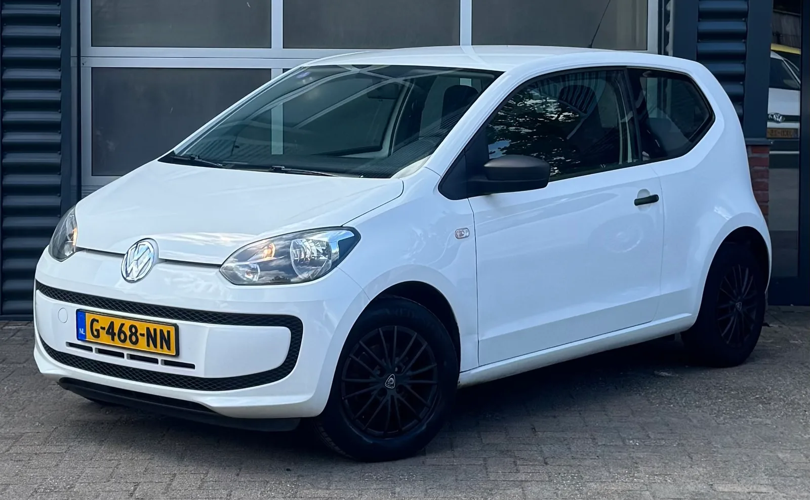 Volkswagen Up! (2012) — foto 1