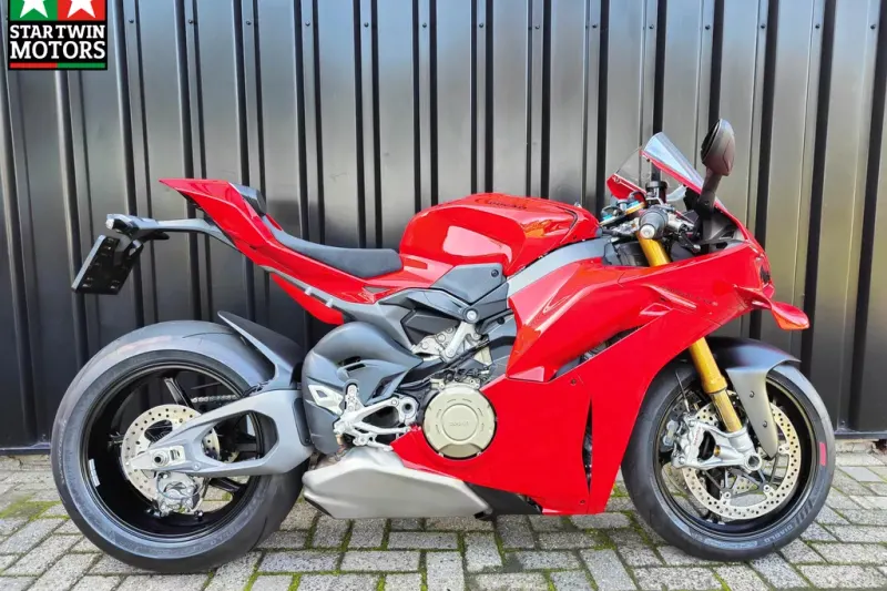 Ducati Panigale V4S (2024)