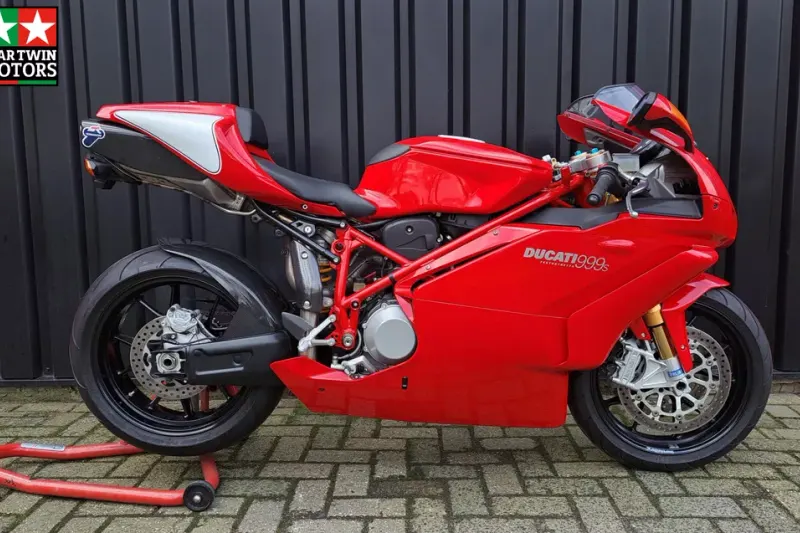Ducati 999 S (2005)