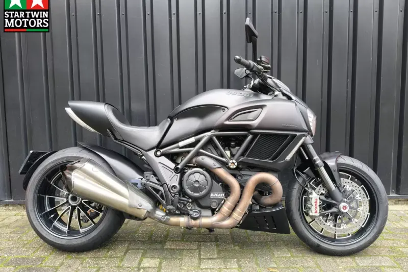 Ducati Diavel Dark (2016)