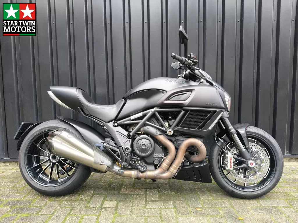 Ducati Diavel Dark (2016) — foto 1