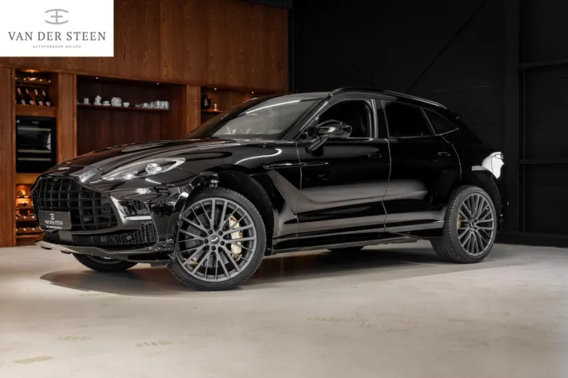 Aston Martin DBX (2023)