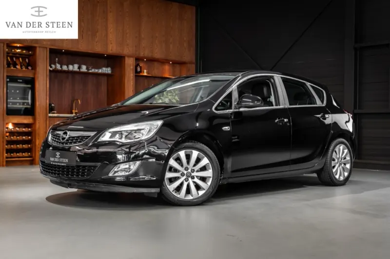 Opel Astra (2011)