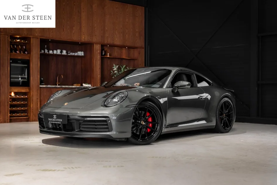 Porsche 911 (2021) — foto 1