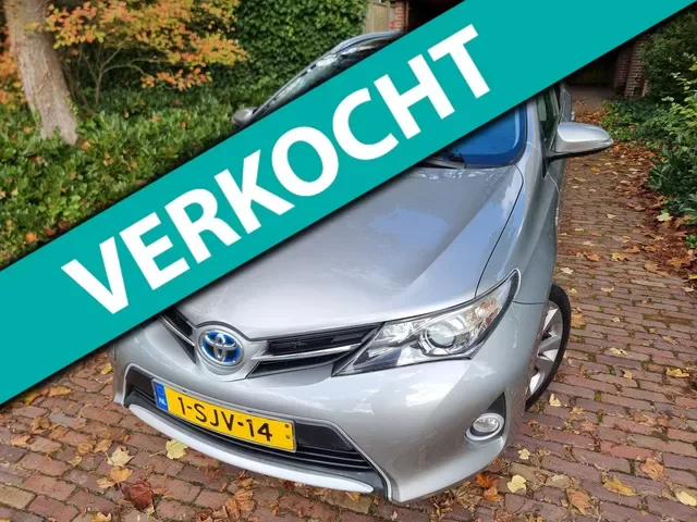 Toyota Auris (2013) — foto 1