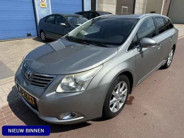 Toyota Avensis (2010) — foto 1