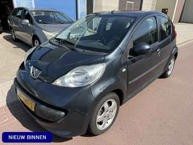 Peugeot 107 (2009) — foto 1
