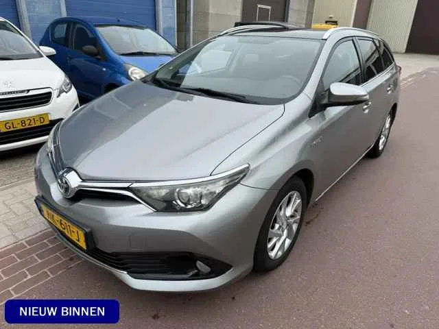 Toyota Auris (2015) — foto 1