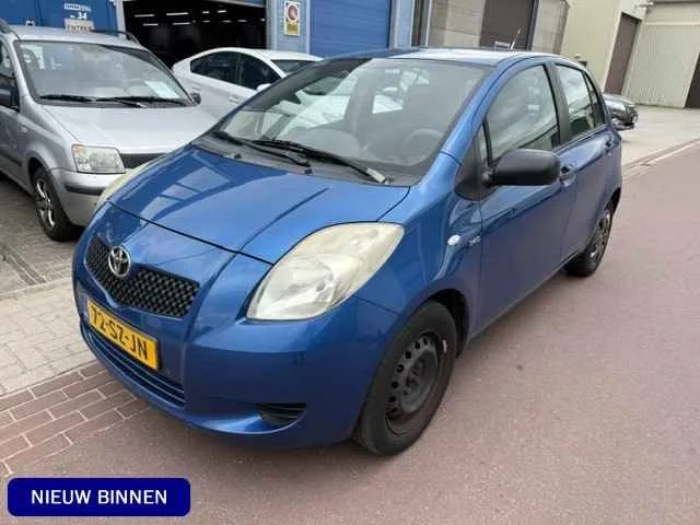 Toyota Yaris (2006) — foto 1
