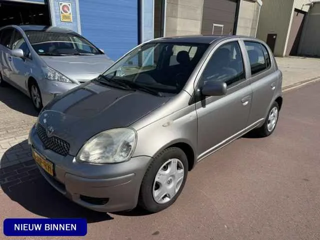 Toyota Yaris (2004) — foto 1