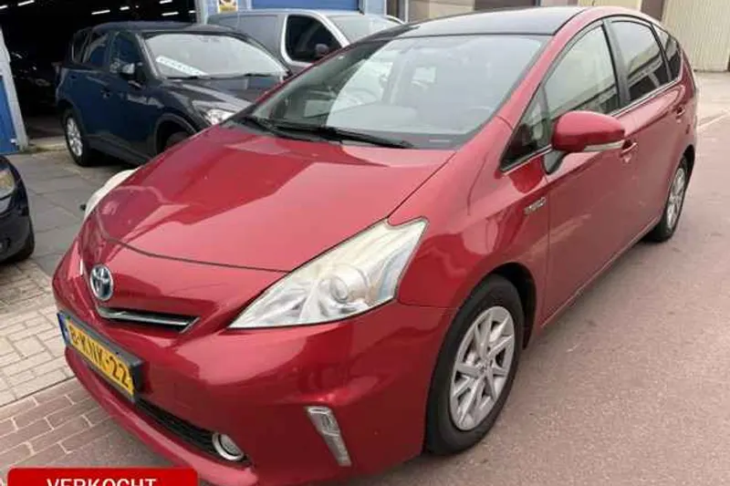 Toyota Prius Wagon (2013)