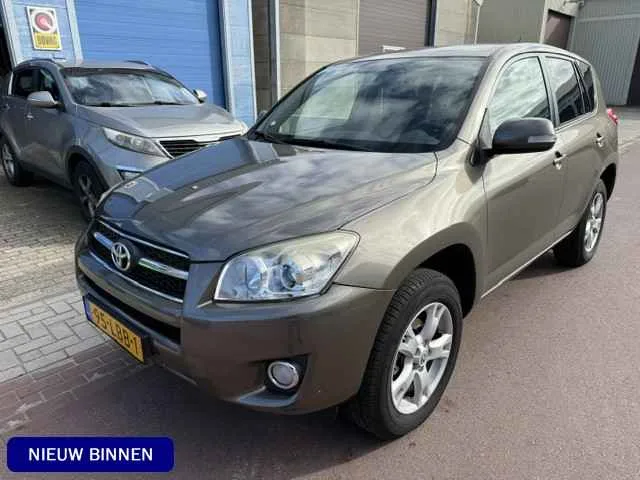 Toyota RAV4 (2010) — foto 1