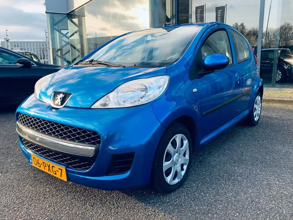 Peugeot 107 (2011) — foto 1