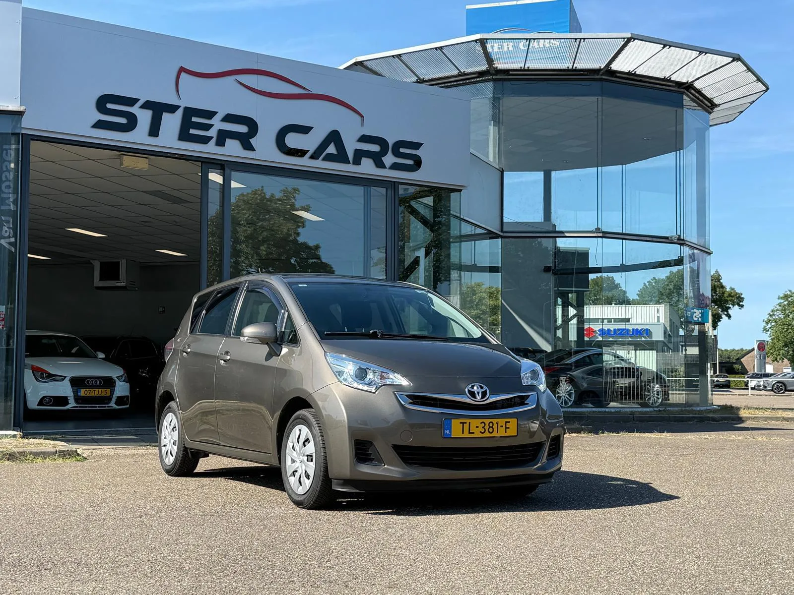Toyota Verso-S (2014) — foto 1