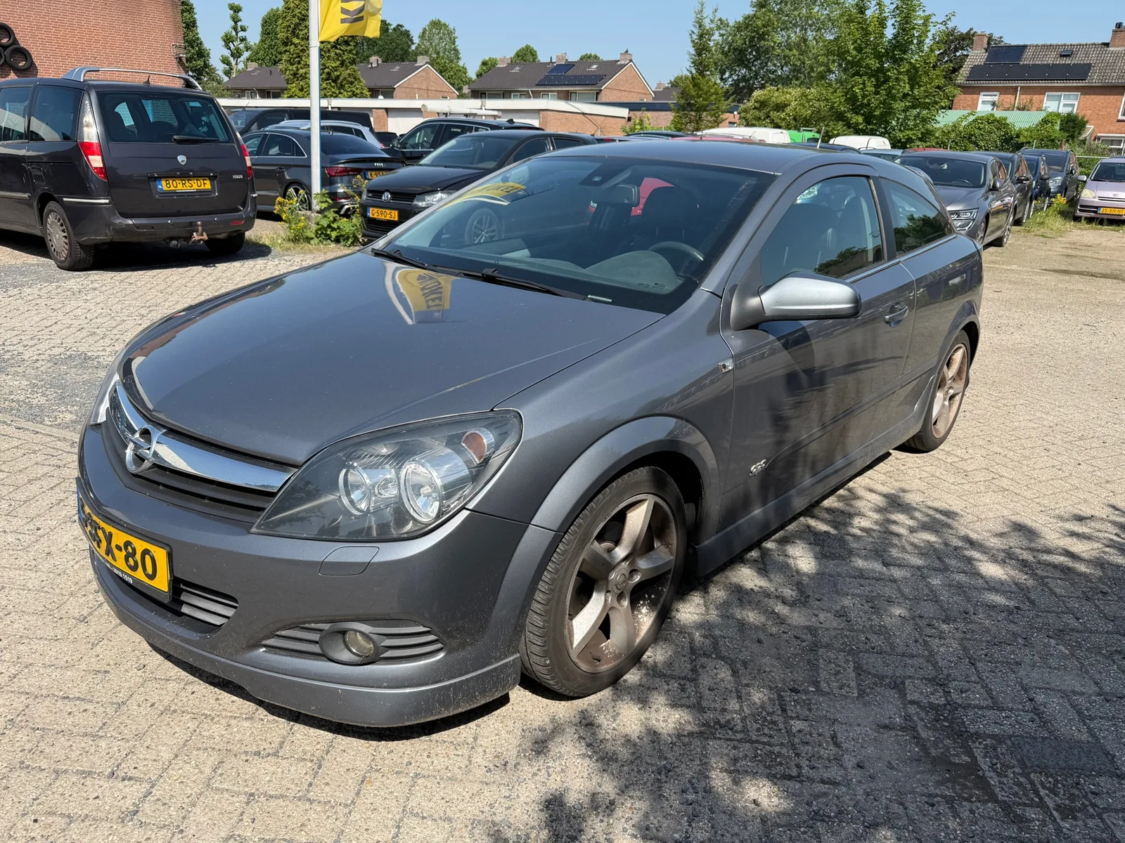 Opel Astra GTC (2006) — foto 1