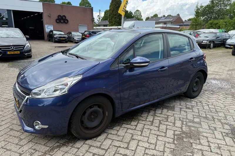 Peugeot 208 (2012)