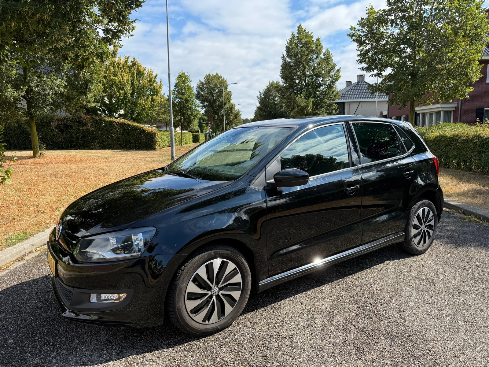 Volkswagen Polo (2015) — foto 1