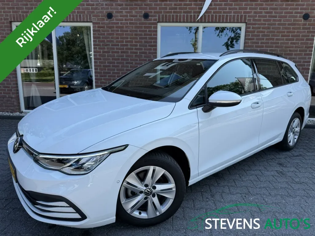 Volkswagen Golf (2022) — foto 1