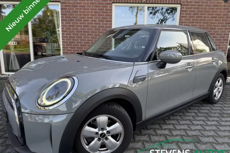 MINI One (2021)