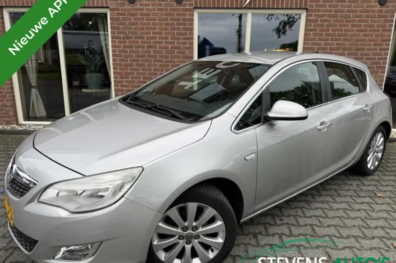 Opel Astra (2011)