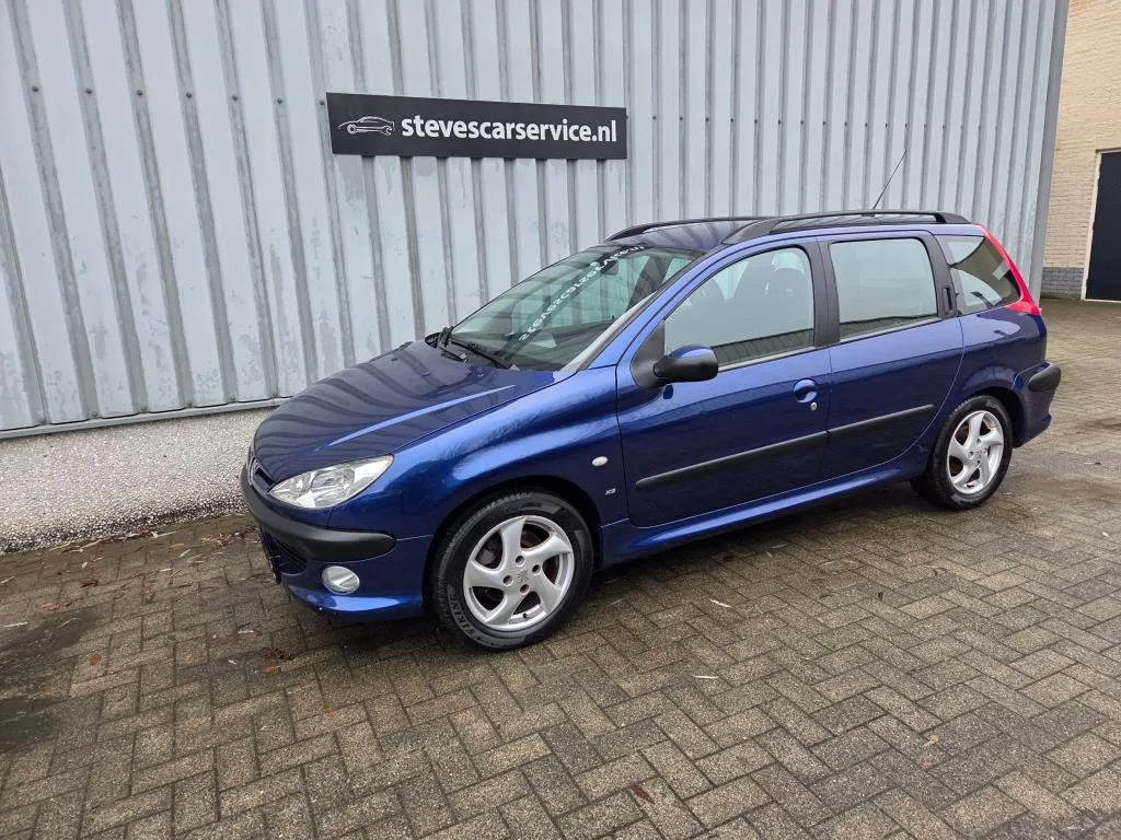 Peugeot 206 (2003) — foto 1