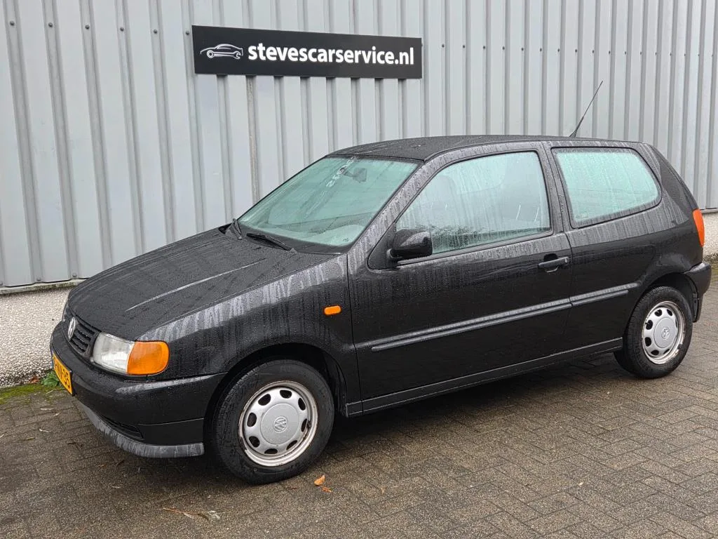 Volkswagen Polo (1995) — foto 1
