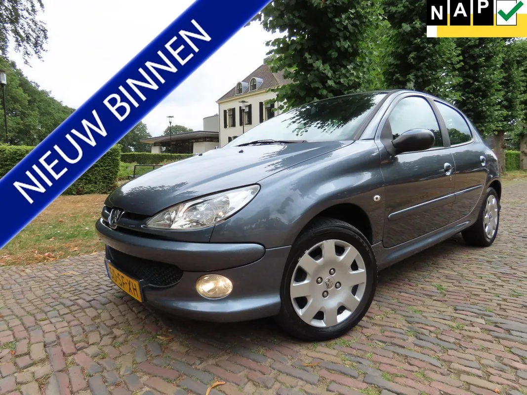 Peugeot 206 (2027) — foto 1