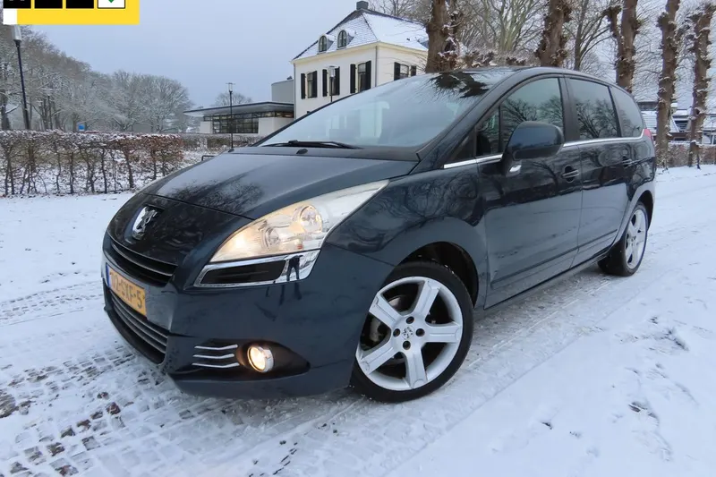 Peugeot 5008 (2012)