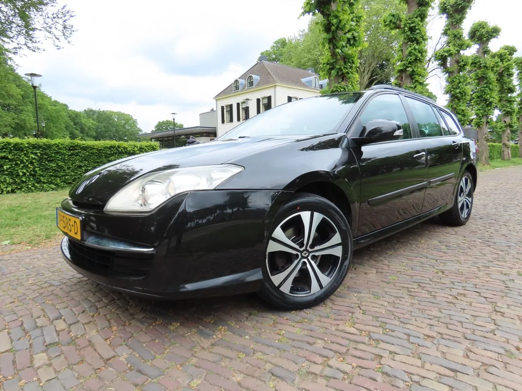 Renault Laguna (2027) — foto 1