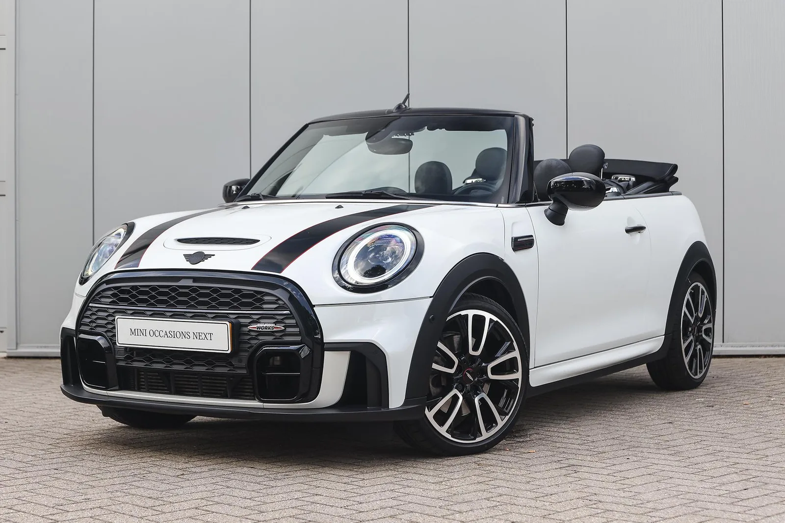 MINI Cabrio (2023) — foto 1