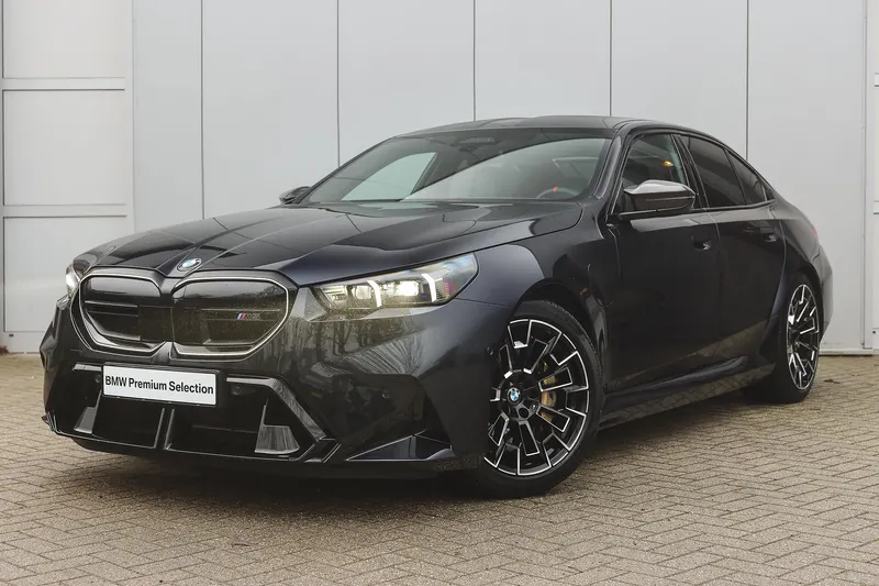 BMW M5 (2024)