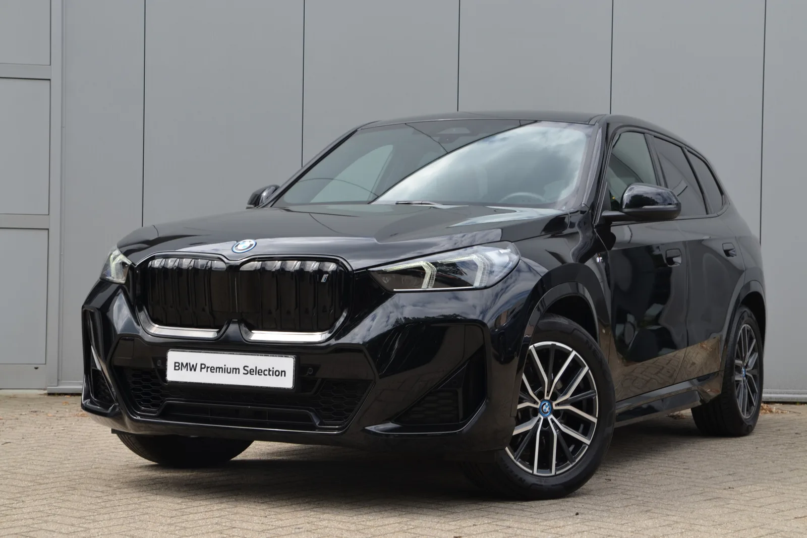 BMW iX1 (2024) — foto 1