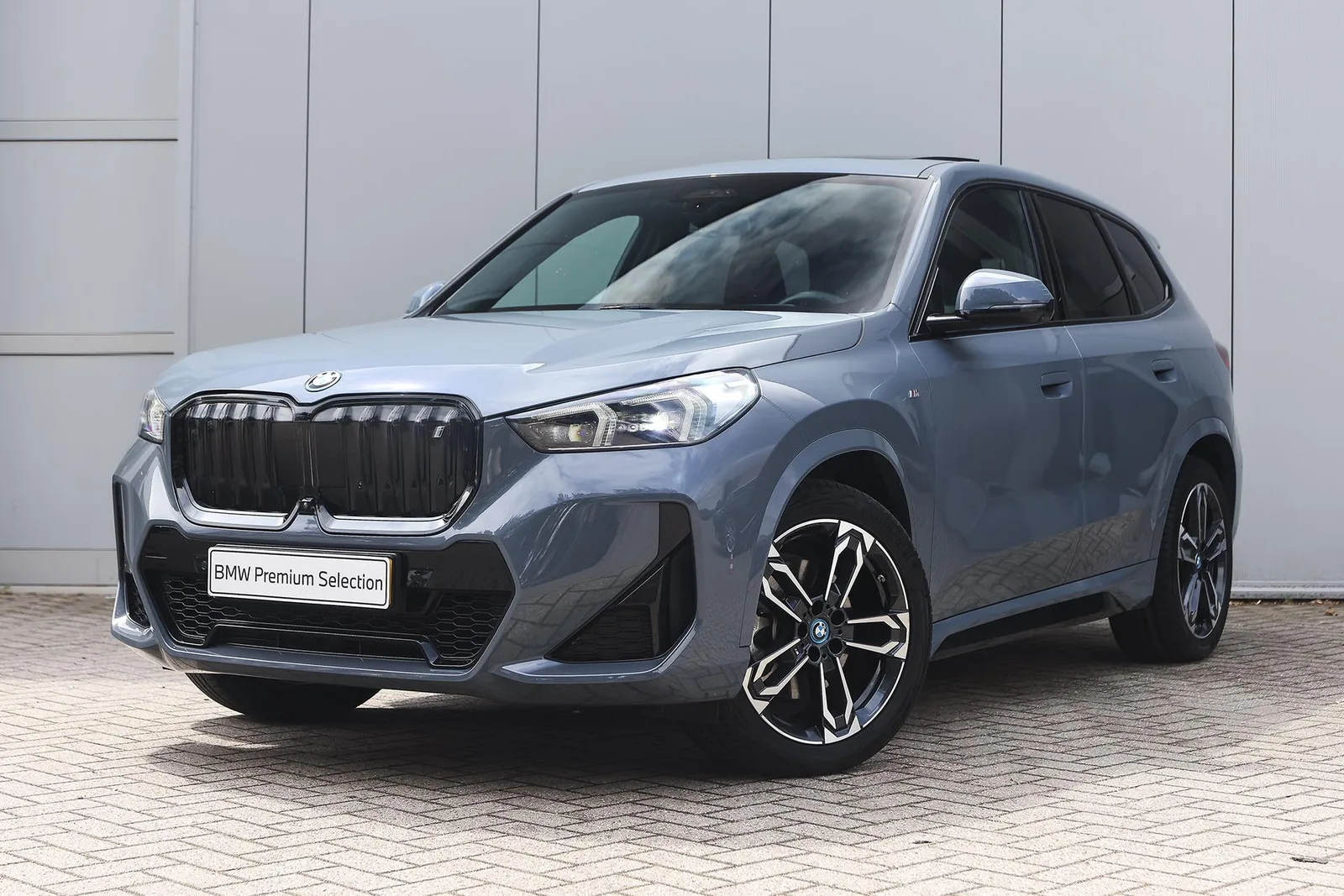 BMW iX1 (2023) — foto 1