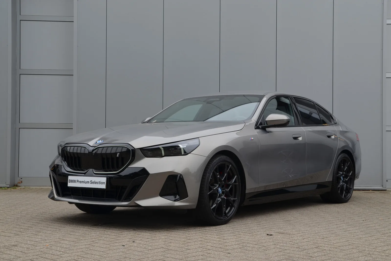 BMW i5 (2025) — foto 1
