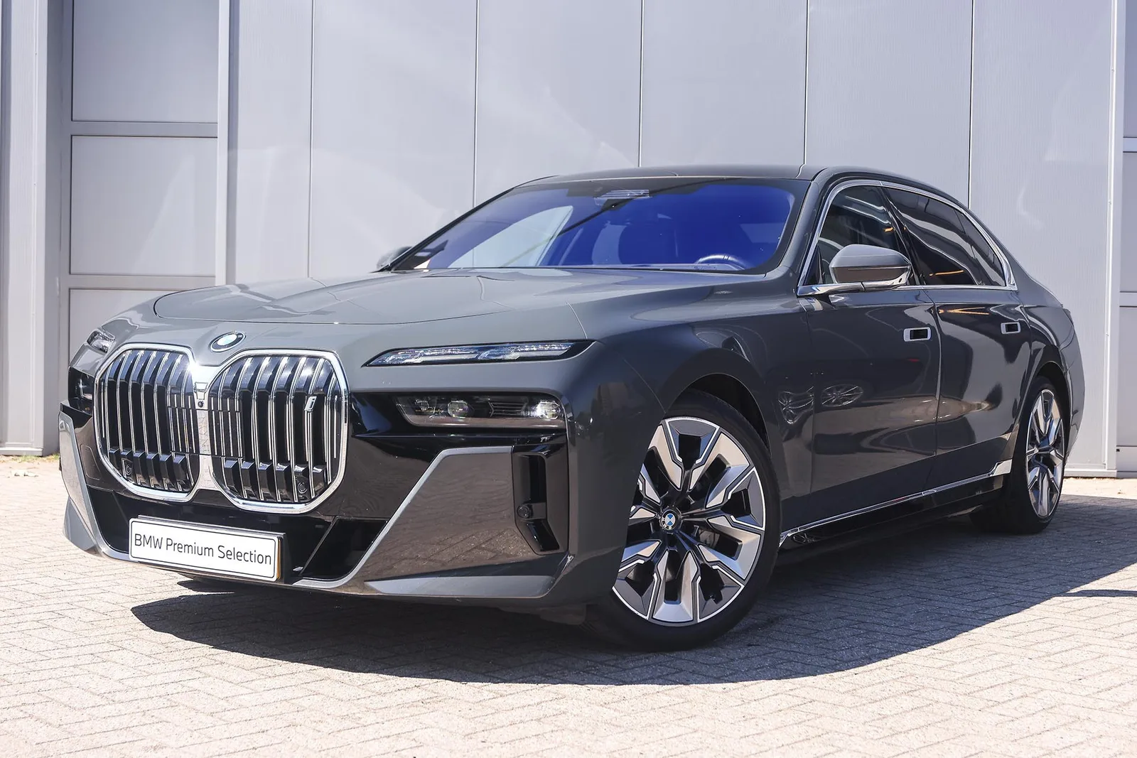 BMW i7 (2023) — foto 1