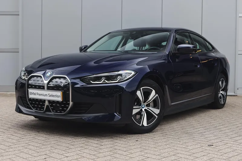BMW i4 (2023)