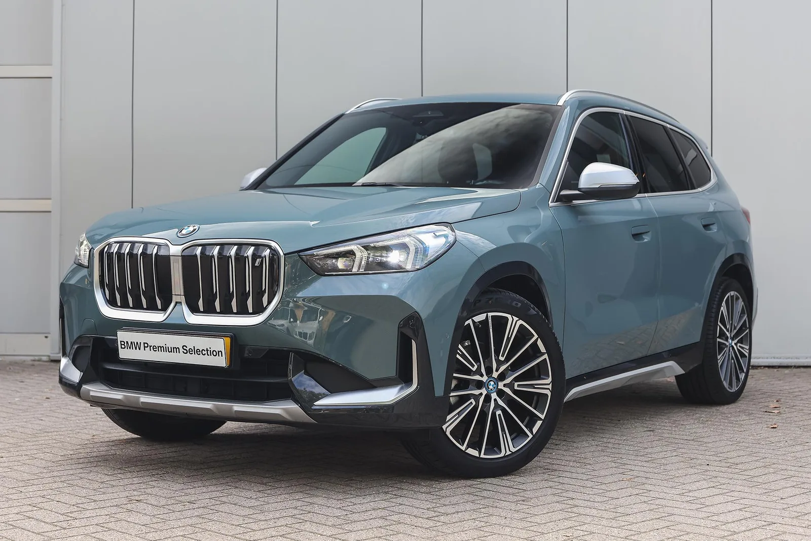 BMW iX1 (2024) — foto 1