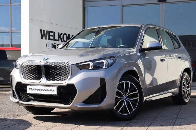 BMW iX1 (2024)