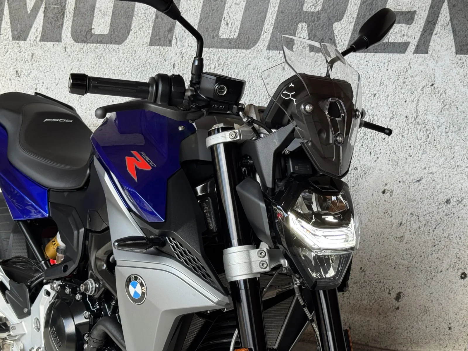 BMW F 900 R (2020) — foto 1