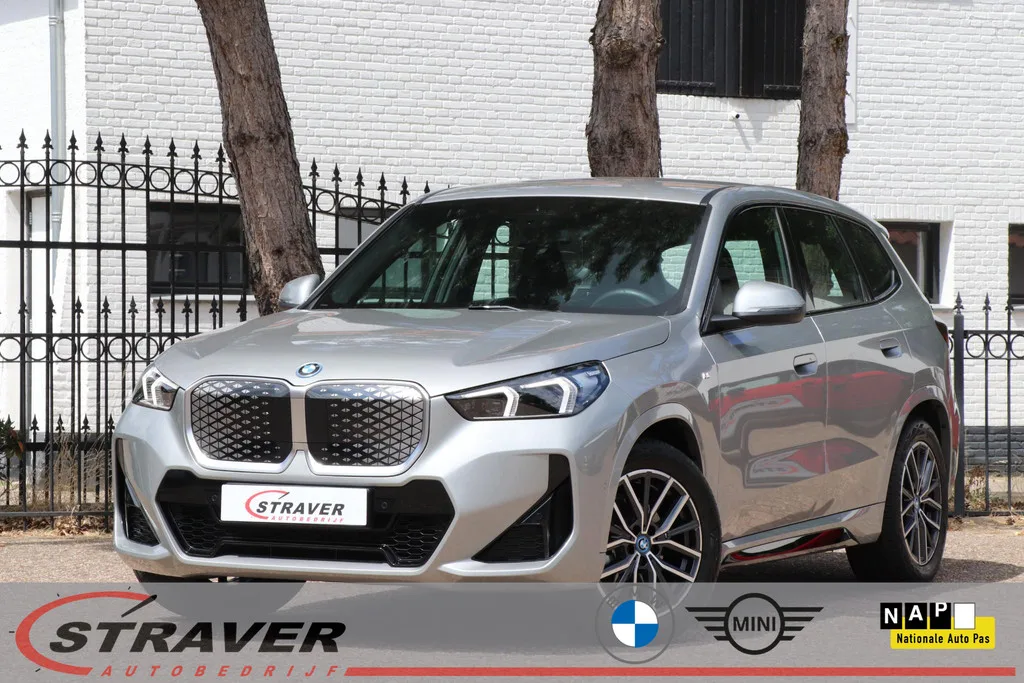 BMW iX1 (2024) — foto 1