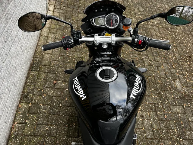 Triumph Speed Triple (2017) — foto 1