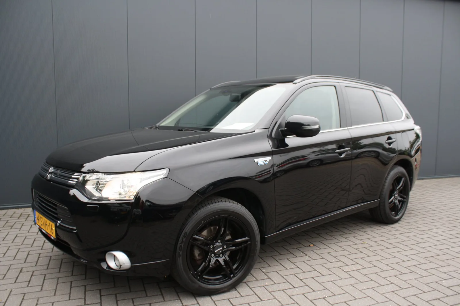 Mitsubishi Outlander (2013) — foto 1