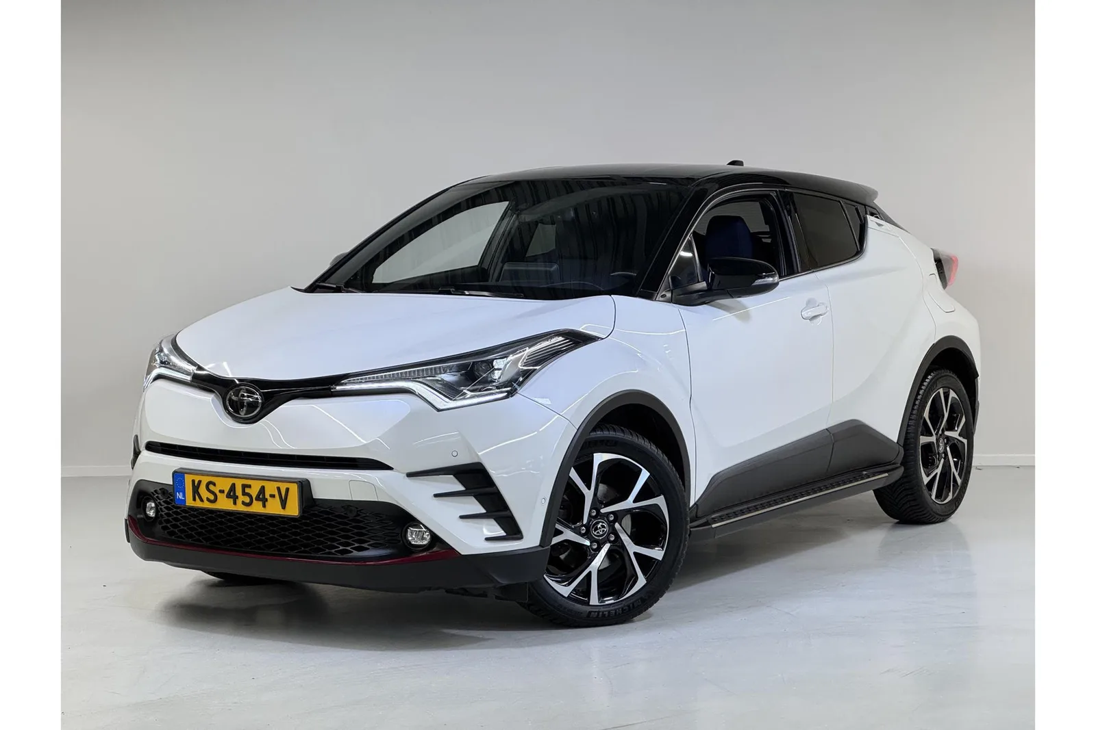 Toyota C-HR (2016) — foto 1