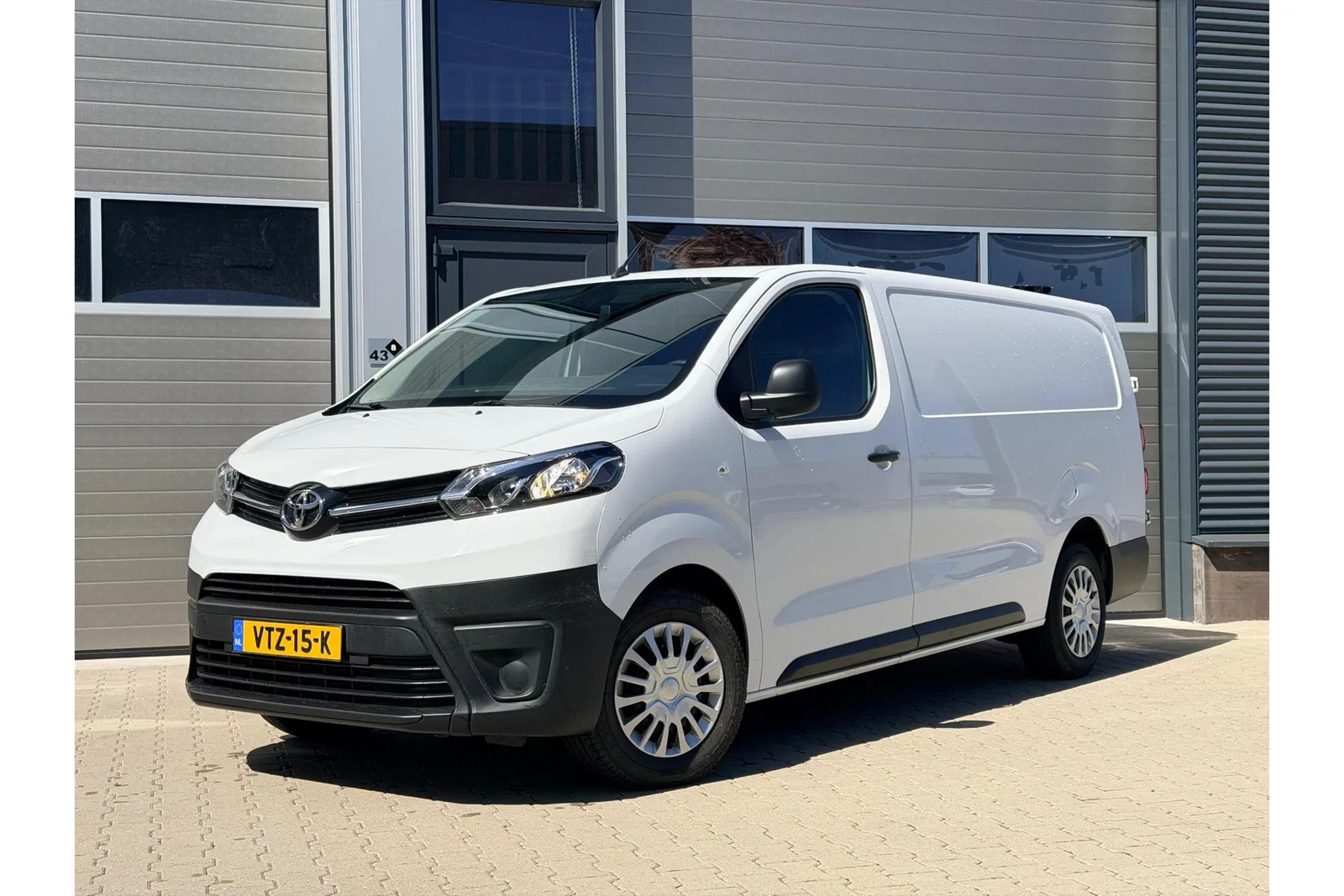 Toyota Proace (2023) — foto 1