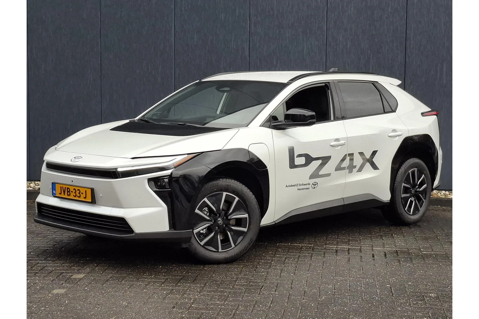 Toyota bZ4X (2026) — foto 1
